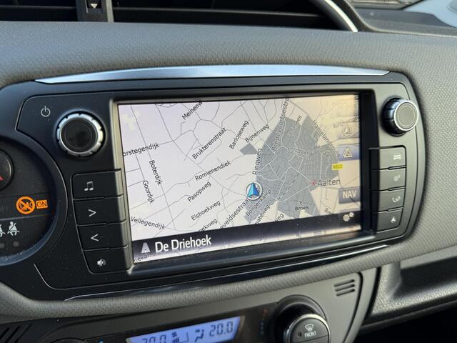 Toyota YARIS 1.5 Hybrid Trend / Achteruitrijcamera / Cruise Control / Navigatie / Bluetooth / Airco / NAP Logisch
