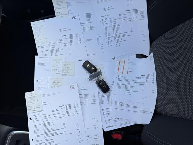 Toyota YARIS 1.5 Hybrid Trend / Achteruitrijcamera / Cruise Control / Navigatie / Bluetooth / Airco / NAP Logisch