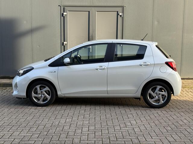Toyota YARIS 1.5 Hybrid Trend / Achteruitrijcamera / Cruise Control / Navigatie / Bluetooth / Airco / NAP Logisch