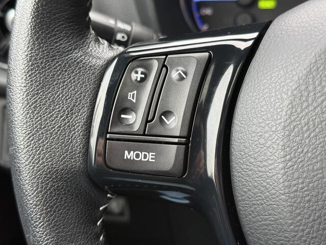 Toyota YARIS 1.5 Hybrid Bi-Tone Plus / Trekhaak / Panorama / Achteruitrij Camera / Cruise / Navigatie /