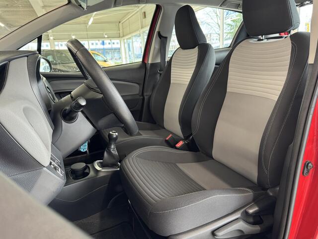 Toyota YARIS 1.0 VVT-i Connect | Winterset erbij! | Carplay | Camera | Lane Assist | Front Assist | Grootlicht Assistent | Airco ( Vestiging - Nieuwegein )