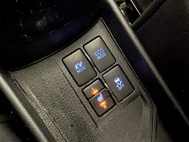 Toyota YARIS 1.5 Hybrid Bi-Tone Plus | Camera | Panoramadak | Cruise control | Stoelverwarming |