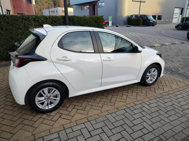 Toyota YARIS Hybrid 1.5 Agile Mazda 2 Hybrid Automaat Navigatie-Carplay Stoel-Stuurverwarming Adaptiv-Cruisecontrol