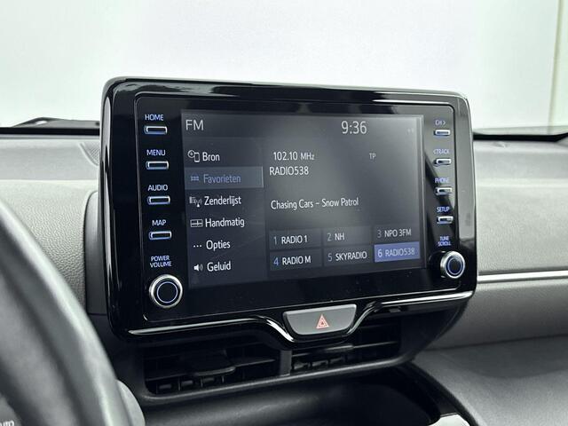 Toyota YARIS Cross 1.5 Hybrid 115Pk Adventure Automaat | Navigatie | Apple & Android Carplay | Cruise Control Adaptief | Parkeersensoren & Camera | Stoel- & Stuurverwarming | Climate Control | Electrische Achterklep | Panoramadak |