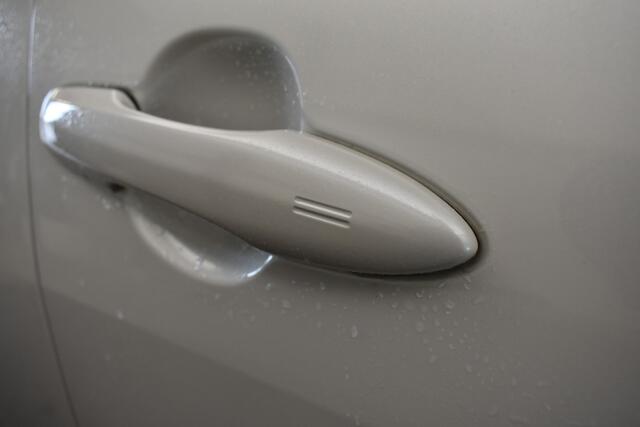 Toyota YARIS 1.5 VVT-i Dynamic Camera Navi Carplay Parelmoer lak