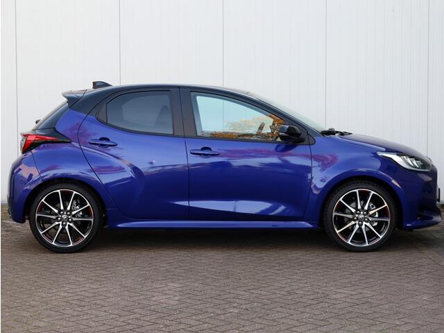 Toyota YARIS 1.5 Hybrid 130 GR Sport | Bi-Tone | Leder/Alcantara | Dodehoek