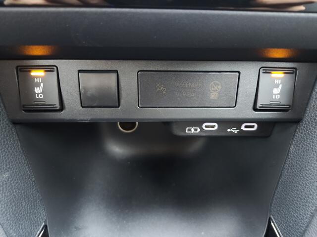 Toyota YARIS Cross 1.5 Hybrid 115 First Edition | Sensoren v/a | Stuur- Stoelverwar