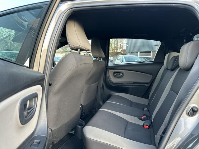 Toyota YARIS 1.5 Hyb. Bi-Tone Aut*5DR*Camera*LED*CLIMA*STOELVW*MF STUUR