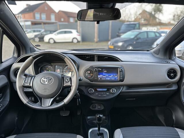 Toyota YARIS 1.5 Hyb. Bi-Tone Aut*5DR*Camera*LED*CLIMA*STOELVW*MF STUUR