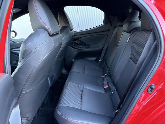 Toyota YARIS 1.5 Hybrid Executive **STOEL EN STUURWIELVERWARMING/ HEAD UP DISPLAY/ KEYLESS/ 36 MAANDEN GARANTIE**