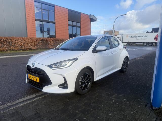 Toyota YARIS 1.5 Hybrid Dynamic met o.a. camara, climate control, stoelverwarming, full led, DAB, apple carplay/android auto etc.