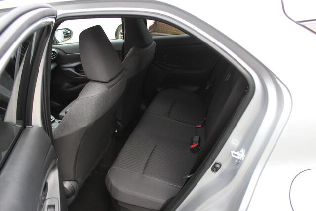 Toyota YARIS Cross 1.5 Hybrid 115 Dynamic Navi/Carplay, Keyless Entry/start, WinterPack, LED, NIEUW!!