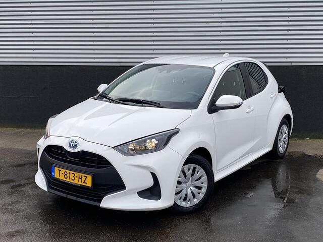 Toyota YARIS 1.5 Hybrid Active 1e eign. Nieuw geleverd, adaptieve cruise control, achteruitrij camera, navigatie Apple Carplay/Android Auto