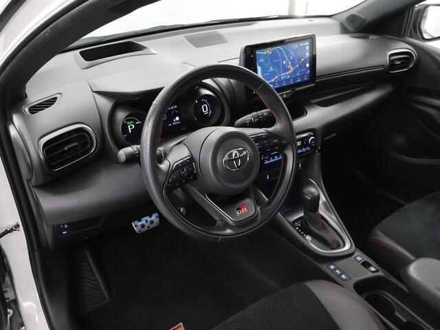 Toyota YARIS 1.5 Hybrid GR Sport | Navigatie | Parkeercamera | Stoelverwarming | Head-Up | Keyless Go |