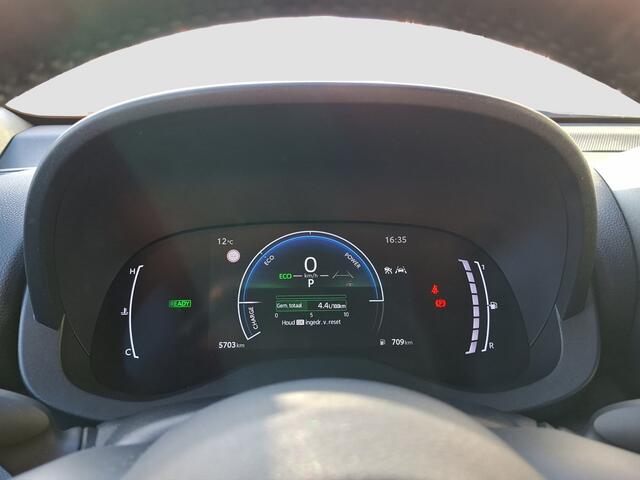 Toyota YARIS Cross 1.5 Hybrid 115 Dynamic + Comfort Pack | Apple Carplay/Android Auto | Parkeersensoren Voor/Achter | Voorstoelen Verwarmd | Stuurwiel Verwarmd | Parkeercamera Achter |