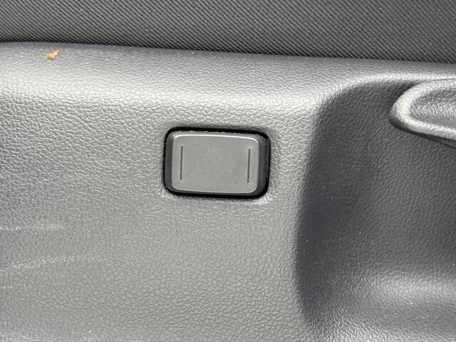 Toyota YARIS 1.5 Hybrid 115 Dynamic **STOEL EN STUURWIELVERWARMING/ KEYLESS/ PARKEERSENSOREN/ GARANTIE**