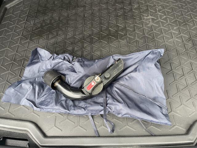 Toyota YARIS Cross 1.5 Hybrid AWD Executive | Panodak | HUD | Trekhaak | 360 camera