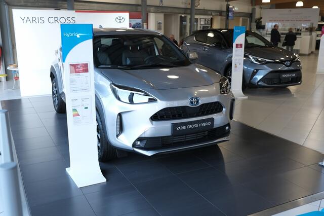 Toyota YARIS Cross 1.5 Hybrid Executive Automaat | Draadloos laden telefoon | Head-