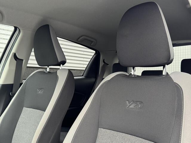 Toyota YARIS 1.5 Hybrid Y20 Apple Carplay en/of Android auto navigatie, Achteruitrijcamera, Cruise control, LMV, Smart Key, Privacy glass