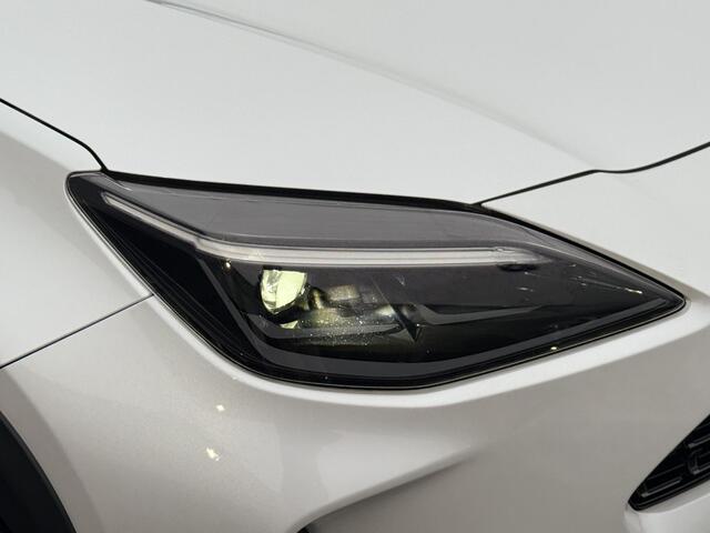 Toyota YARIS Cross 1.5 Hybrid Adventure AWD Panoramadak, Dodehoekdetectie, Stoelverwarming, Parkeersensoren voor + achter, Achteruitrijcamera, Head-up display, JBL