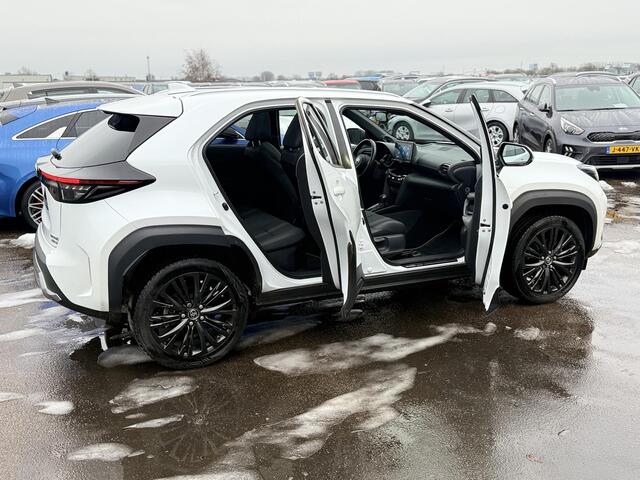 Toyota YARIS Cross 1.5 Hybrid Adventure AWD Panoramadak, Dodehoekdetectie, Stoelverwarming, Parkeersensoren voor + achter, Achteruitrijcamera, Head-up display, JBL