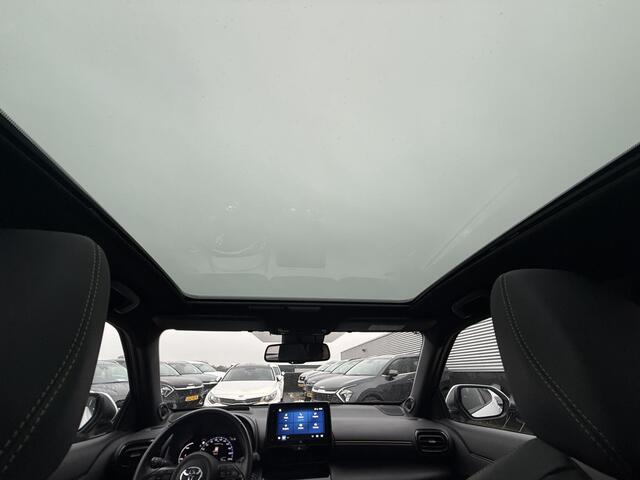 Toyota YARIS Cross 1.5 Hybrid Adventure AWD Panoramadak, Dodehoekdetectie, Stoelverwarming, Parkeersensoren voor + achter, Achteruitrijcamera, Head-up display, JBL