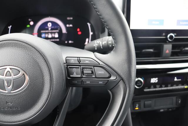 Toyota YARIS Cross 1.5 Hybrid 115 Dynamic ,Comfort Pack, BSM, Apple Carplay & Android Auto, parkeersensoren Voor & Achter, Stuur & Stoelverwarming, Adaptief Cruise & Climate Control, Nieuw en direct leverbaar!