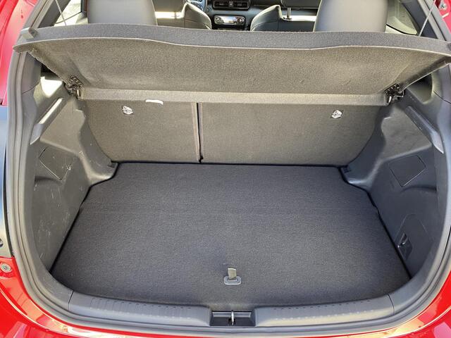 Toyota YARIS 1.5 Hybrid 130 Executive Mega veel luxe, NL-auto, Dodehoekdetectie, stoel- & stuurverwarming, navigatie Apple CarPlay/Android Auto, parkeersensoren v&a, ACC