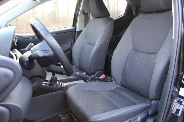 Toyota YARIS 1.5 VVT-i Dynamic Special | Rijklaar | Stoelverwarming | LED | Apple/Android | Adap. cruise | Camera