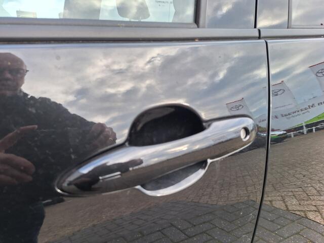 Toyota YARIS 1.5 Hybrid 115 First Edition