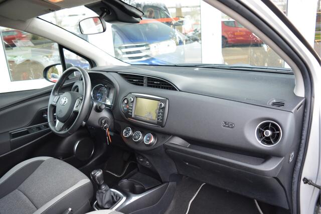 Toyota YARIS 1.0 VVT-i Y20 ? Two Tone ?Navi ? Cruise ? Camera ?