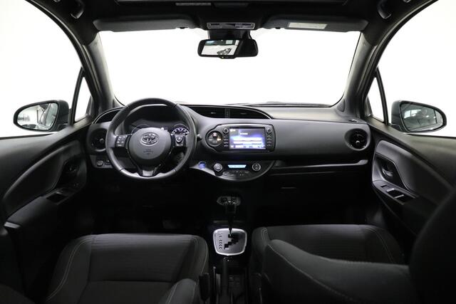 Toyota YARIS 1.5 Hybrid Bi-Tone Plus, Cruise Control, Pano, Camera, LM Velgen, Bluetooth, Navi!