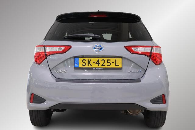 Toyota YARIS 1.5 Hybrid Bi-Tone Plus, Cruise Control, Pano, Camera, LM Velgen, Bluetooth, Navi!