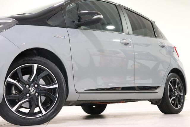 Toyota YARIS 1.5 Hybrid Bi-Tone Plus, Cruise Control, Pano, Camera, LM Velgen, Bluetooth, Navi!