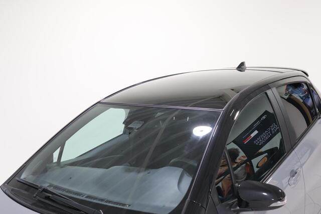 Toyota YARIS 1.5 Hybrid Bi-Tone Plus, Cruise Control, Pano, Camera, LM Velgen, Bluetooth, Navi!