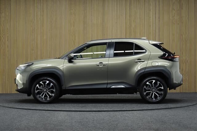 Toyota YARIS Cross 1.5 Hybrid 115 First Edition | Nieuw uit voorraad Leverbaar! | Parkeerhulp | Adaptive-cruise | Navigatie | Stoelverwarming | Apple Carplay & Android Auto | Camera | Keyless | LM Velgen