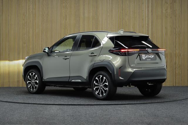 Toyota YARIS Cross 1.5 Hybrid 115 First Edition | Nieuw uit voorraad Leverbaar! | Parkeerhulp | Adaptive-cruise | Navigatie | Stoelverwarming | Apple Carplay & Android Auto | Camera | Keyless | LM Velgen