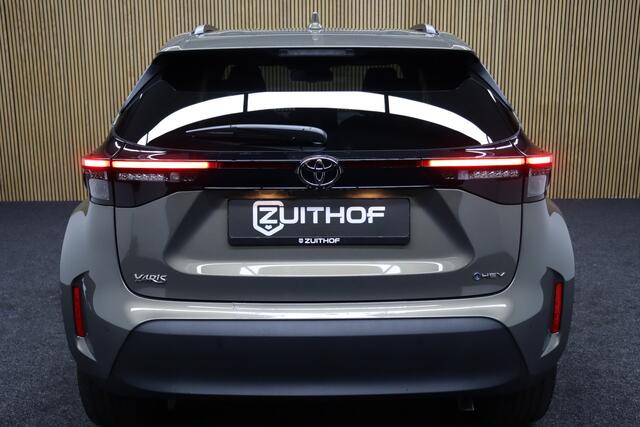 Toyota YARIS Cross 1.5 Hybrid 115 First Edition | Nieuw uit voorraad Leverbaar! | Parkeerhulp | Adaptive-cruise | Navigatie | Stoelverwarming | Apple Carplay & Android Auto | Camera | Keyless | LM Velgen