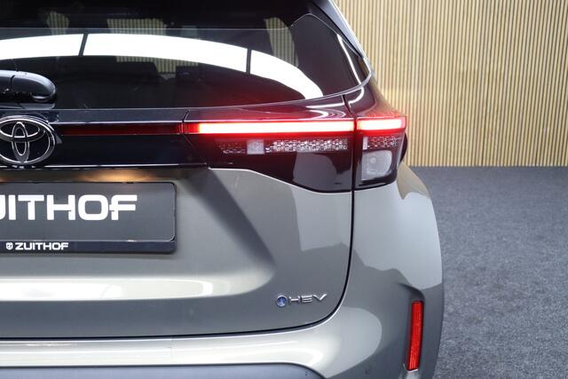 Toyota YARIS Cross 1.5 Hybrid 115 First Edition | Nieuw uit voorraad Leverbaar! | Parkeerhulp | Adaptive-cruise | Navigatie | Stoelverwarming | Apple Carplay & Android Auto | Camera | Keyless | LM Velgen