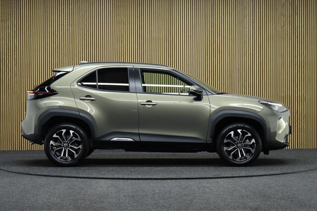 Toyota YARIS Cross 1.5 Hybrid 115 First Edition | Nieuw uit voorraad Leverbaar! | Parkeerhulp | Adaptive-cruise | Navigatie | Stoelverwarming | Apple Carplay & Android Auto | Camera | Keyless | LM Velgen