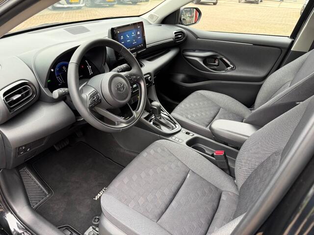 Toyota YARIS 1.5 HYBRID 5-DRS DYNAMIC AUTOMAAT! LUXE UITVOERING NIEUWE AUTO!