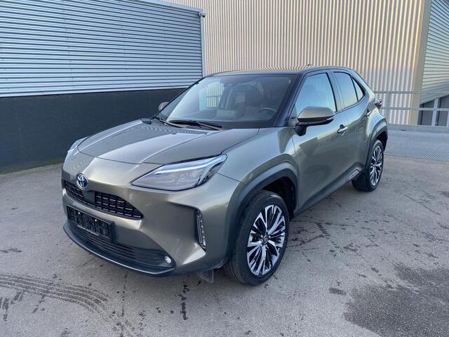 Toyota YARIS Cross 1.5 Hybrid Executive Panoramadak, Parkeersensoren voor + achter, Stoelverwarming, LED, Smart Key, LMV