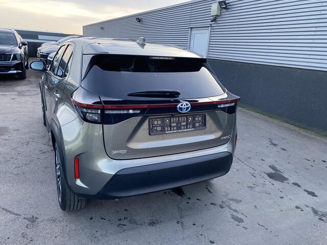 Toyota YARIS Cross 1.5 Hybrid Executive Panoramadak, Parkeersensoren voor + achter, Stoelverwarming, LED, Smart Key, LMV