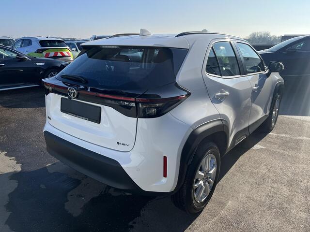 Toyota YARIS Cross 1.5 Hybrid Business Dynamic Parkeersensoren voor + achter, LMV, Apple Carplay en/of Android auto Navigatie, Adaptieve cruise control