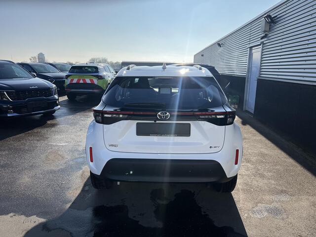 Toyota YARIS Cross 1.5 Hybrid Business Dynamic Parkeersensoren voor + achter, LMV, Apple Carplay en/of Android auto Navigatie, Adaptieve cruise control