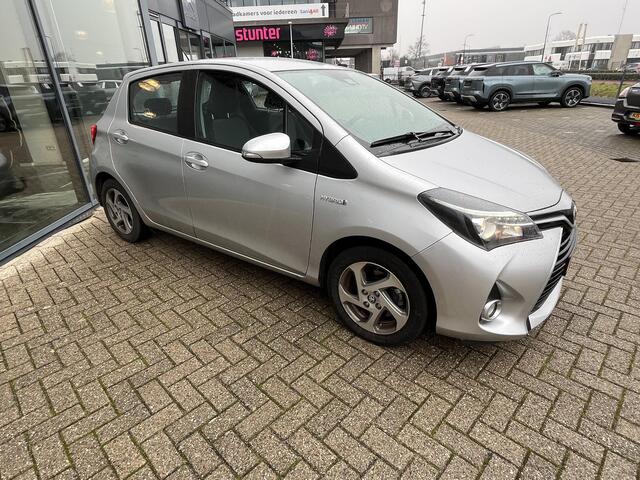 Toyota YARIS 1.5 Hybrid Trend | Trekhaak | Navigatie | Lichtmetalen Velgen | Handsfree Sleutel |