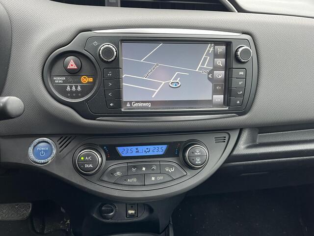 Toyota YARIS 1.5 Hybrid Trend | Trekhaak | Navigatie | Lichtmetalen Velgen | Handsfree Sleutel |