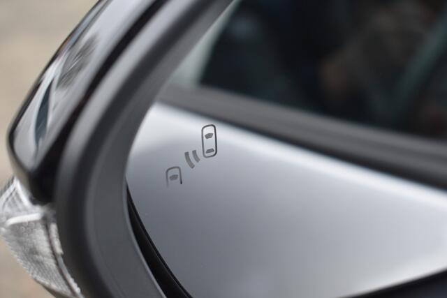 Toyota YARIS Cross 1.5 Hybrid 130 GR Sport Limited Automaat 130pk | Voorstoelen verwarmd | BSM | Achteruitrijcamera | Apple Carplay/Android Auto |