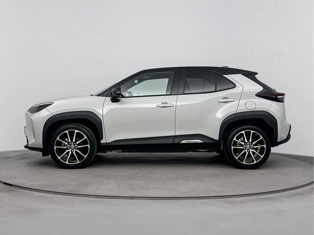 Toyota YARIS Cross 1.5 Hybrid 130 GR Sport | Stoelverwarming | Lichtmetalen Velgen | Navi | HUD | Blind Spot | Bi-Tone |