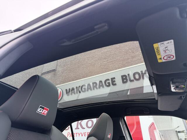 Toyota YARIS Cross 1.5 Hybrid GR Sport / Bi tone | Pano dak | JBL | Elektrische achterklep | Rijklaar!!!